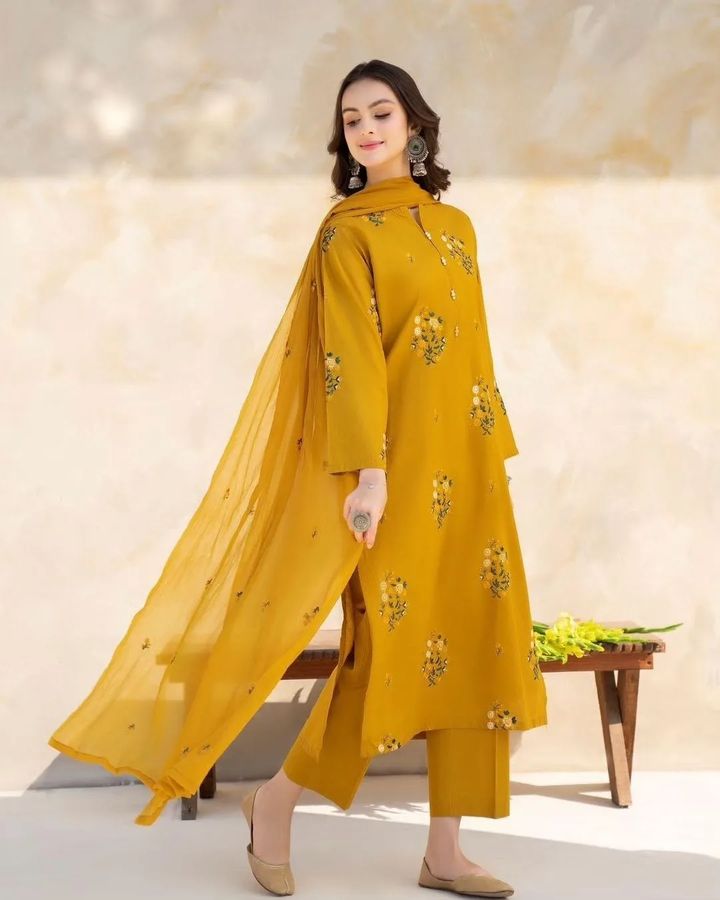 3PC LAWN  EMBROIDED DRESS Qalb RP