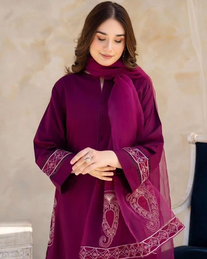 3PC LAWN  EMBROIDED DRESS Naqsh RP