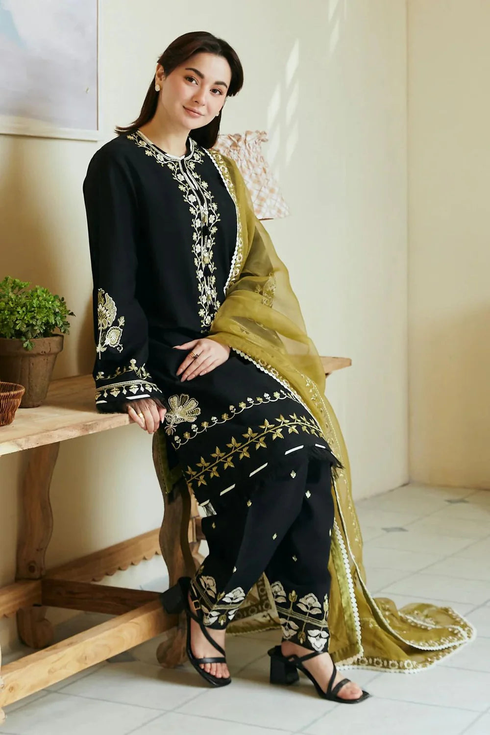 3PC LAWN EMBROIDERED DRESS WITH EMBROIDERY DUBATA- SS-01 RP