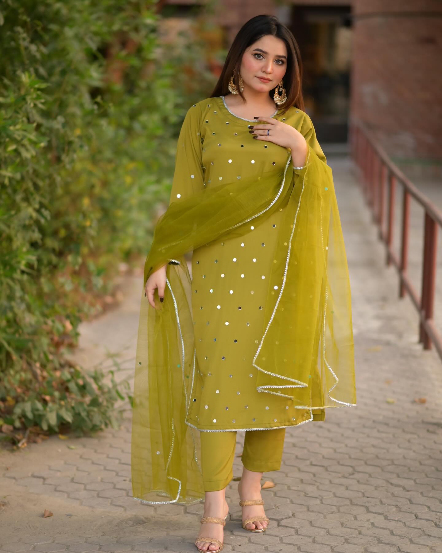 QF- NARGIS OLIVE STITCH